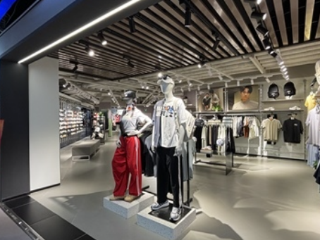 惠农工装装修公司|惠农阿迪品牌专卖店设计装修如何做到效果图和实景高度还原？